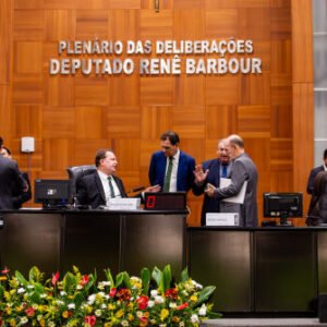 ALMT Aprova 45 Proposições e Empossa Suplentes em Duas Sessões Que Fortalecem Representatividade Regional