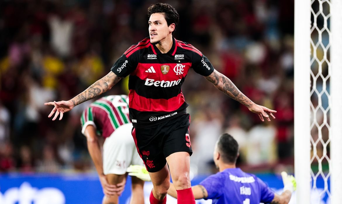 No clássico do Brasileirão, Flamengo supera Fluminense com dois gols de Pedro.