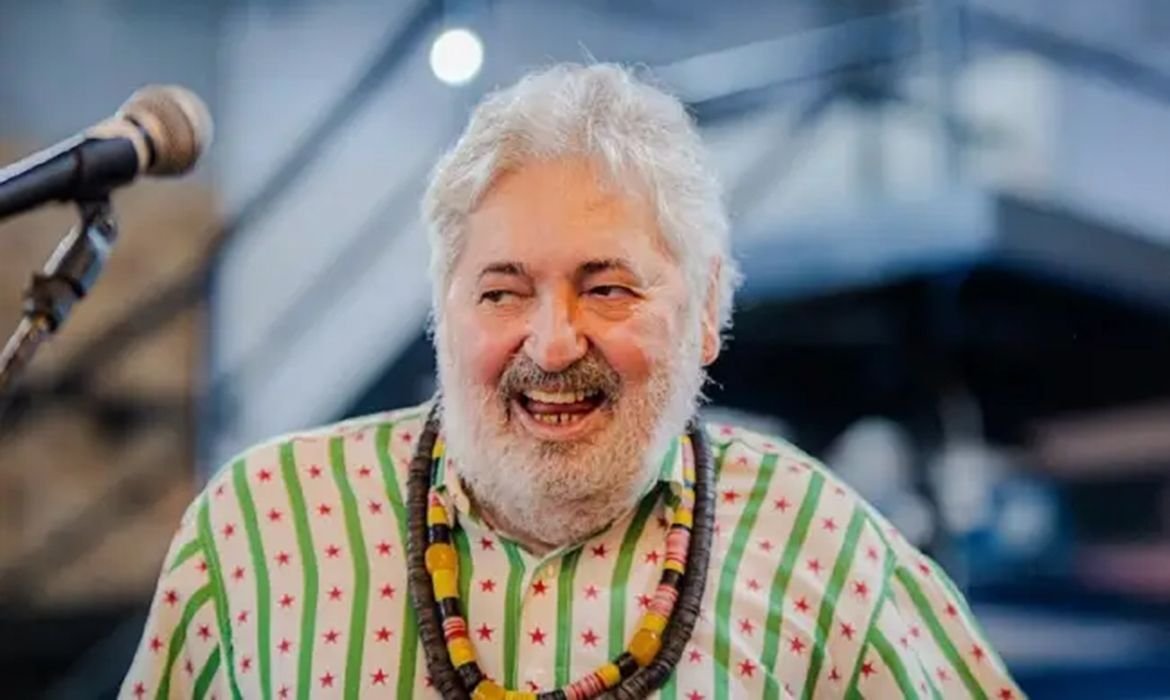 âneo, com uma obra que traduz a alma da cidade e valoriza o cotidiano do povo. É