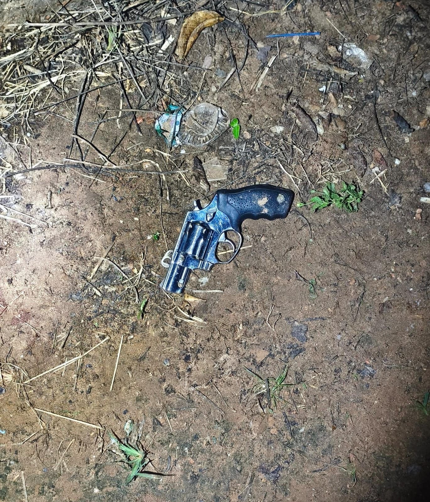 Polícia apreende armas e drogas em operação contra tráfico em Primavera do Leste