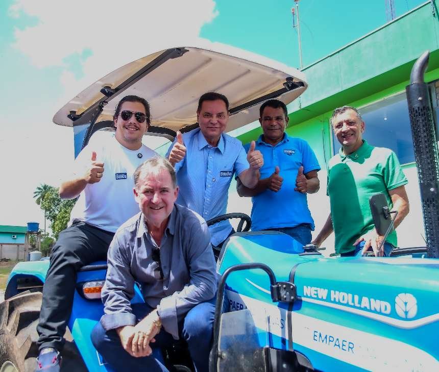 Diamantino recebe trator e caminhonete para fortalecer a agricultura familiar