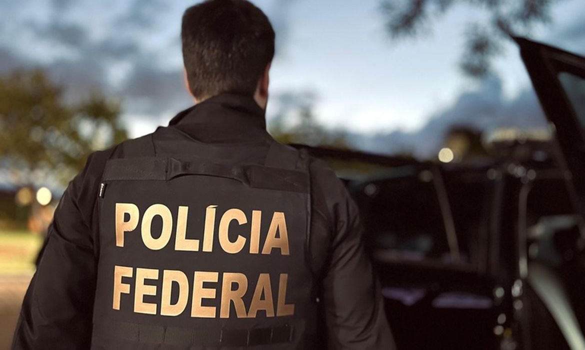 Polícia Federal prende homem suspeito de aliciar crianças para compartilhar imagens de abuso sexual