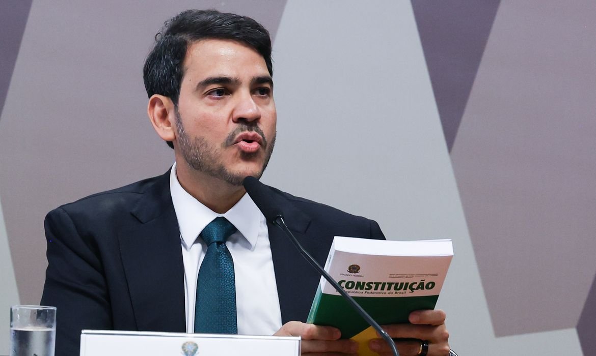 Jorge Messias defende ética e autocontenção em sabatina no Senado