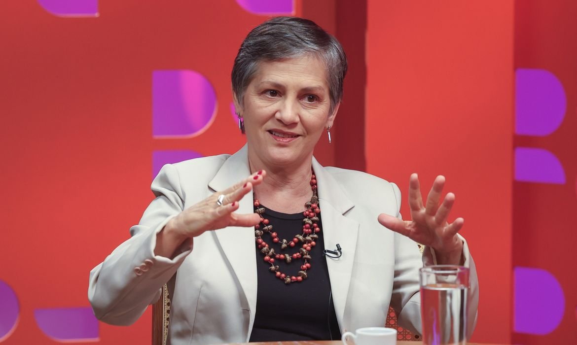 Entidades se manifestam contra agressão à repórter Heloísa Vilella na Câmara dos Deputados