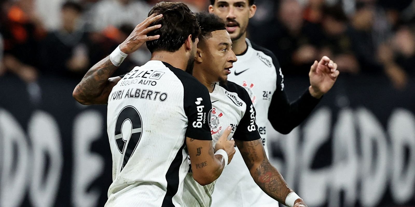 Corinthians mantém 100% de aproveitamento ao vencer Peñarol na Libertadores