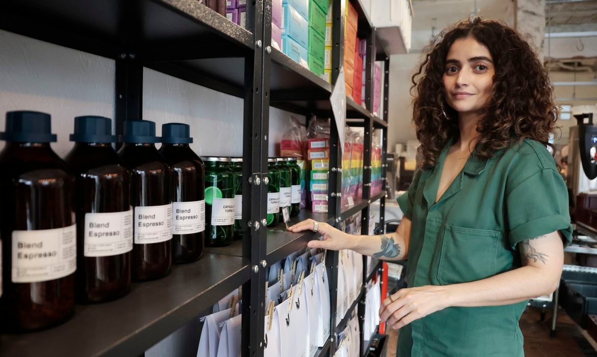 Coffe Lab implementa escala 4x3 e registra crescimento de 35% no faturamento
