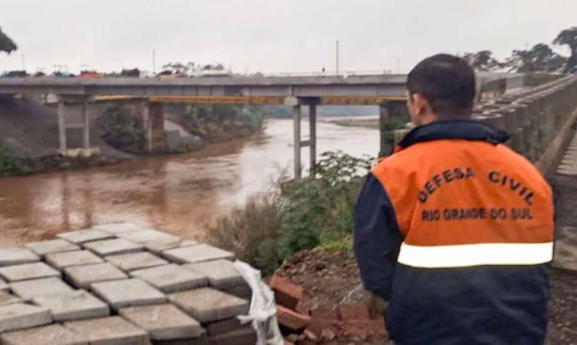 Defesa Civil alerta para temporais e riscos de inundação no Rio Grande do Sul
