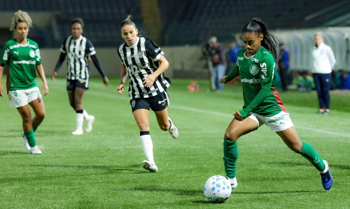 Palmeiras vence Atlético-mg por 4 a 1 e assume a vice-liderança do Brasileirão feminino