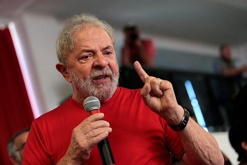Lula anuncia fim da 'taxa das blusinhas' e gera polêmica nas redes sociais