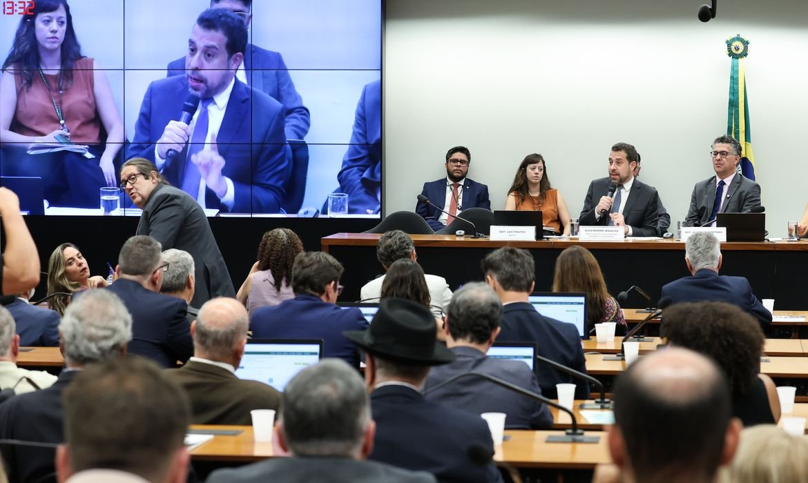 Boulos critica proposta de compensação a empresas com fim da escala 6x1