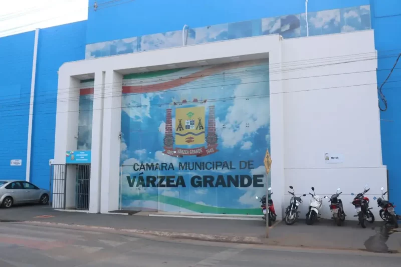 Conflito pela liderança da Câmara de Várzea Grande provoca tumulto jurídico e político