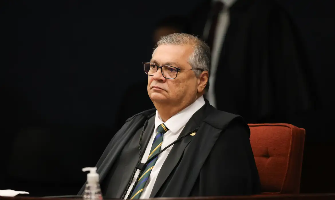 Ministro Flávio Dino inicia investigação sobre emendas para produtora do filme de Bolsonaro