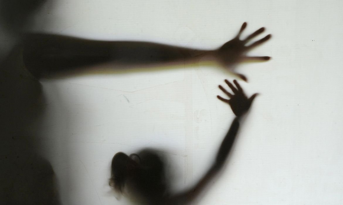 Cresce a violência sexual contra meninas no Brasil: 64 vítimas diárias em média