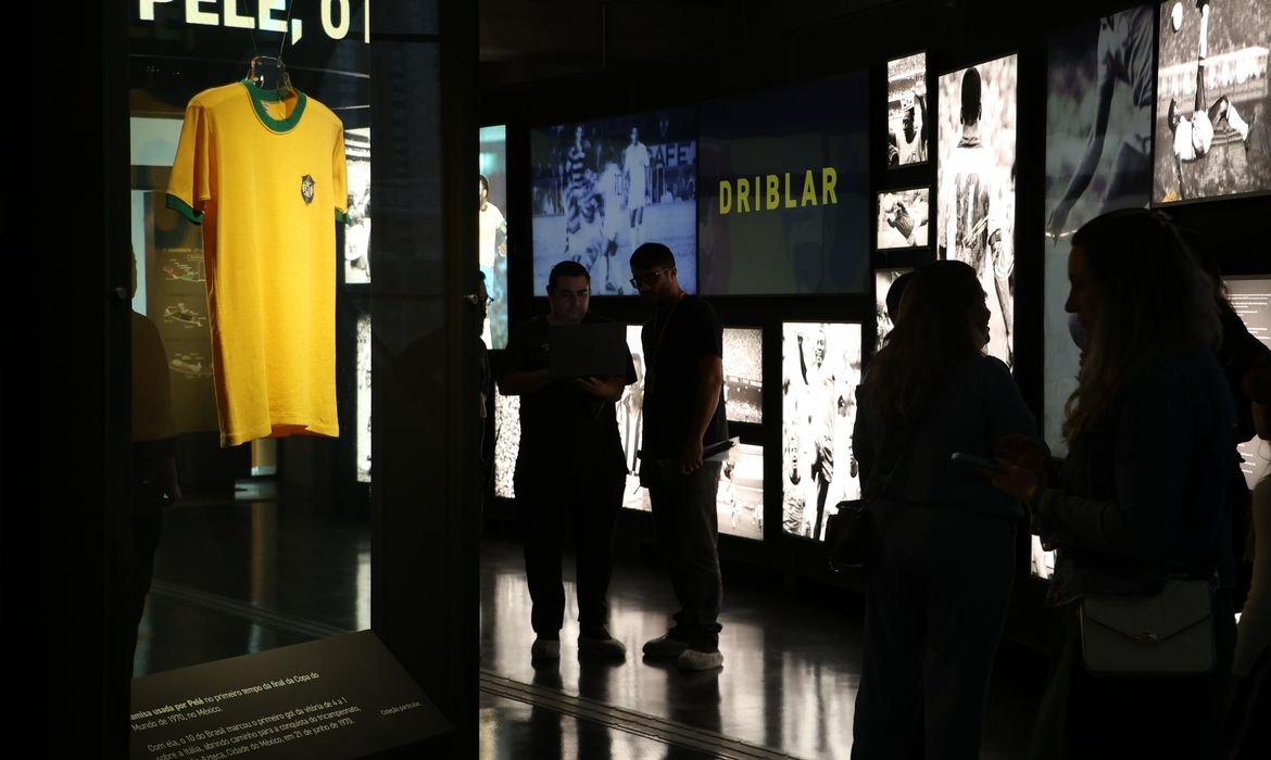 Museu do Futebol inaugura exposição sobre camisas da seleção brasileira antes da Copa do Mundo