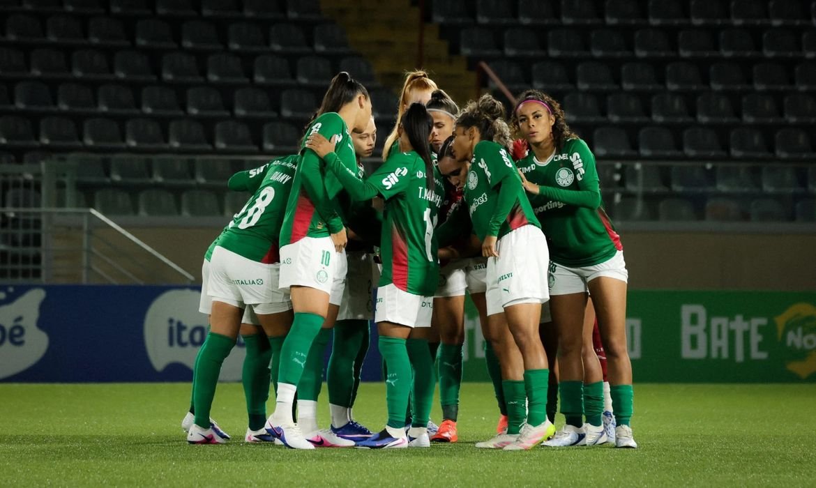 Palmeiras vence Botafogo e se aproxima da liderança no Campeonato Brasileiro Feminino