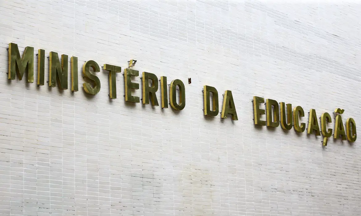 Desempenho de alunos de cursos a distância é 53,1% inferior ao de presenciais