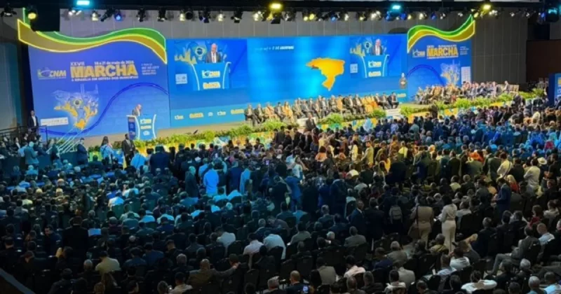 Insatisfação de prefeitos se manifesta em evento em Brasília com gritos contra Lula