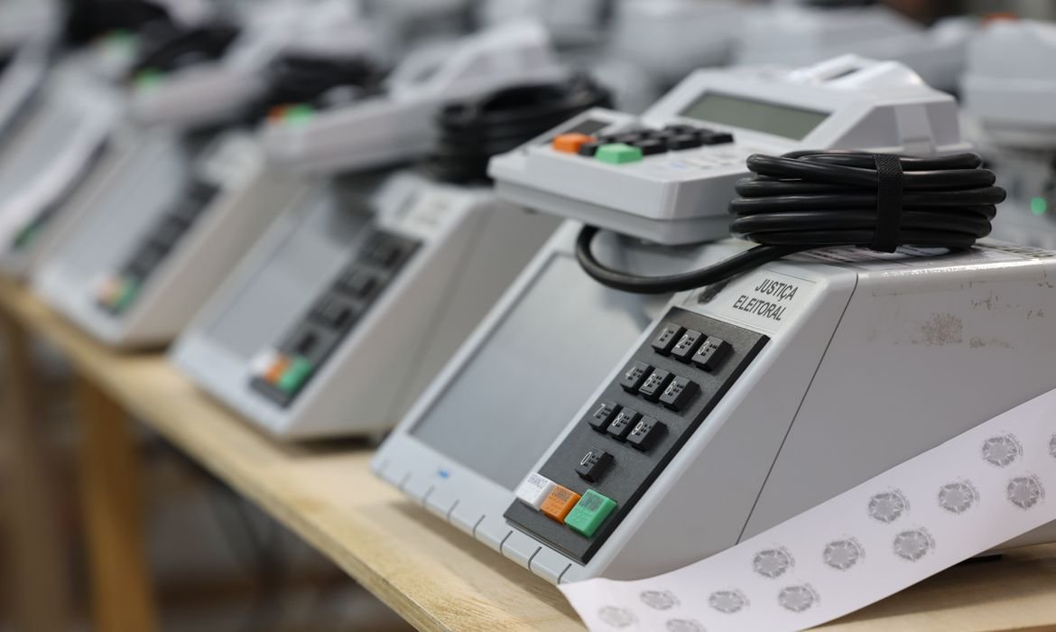 TSE cria comissão para regulamentar uso de inteligência artificial nas eleições