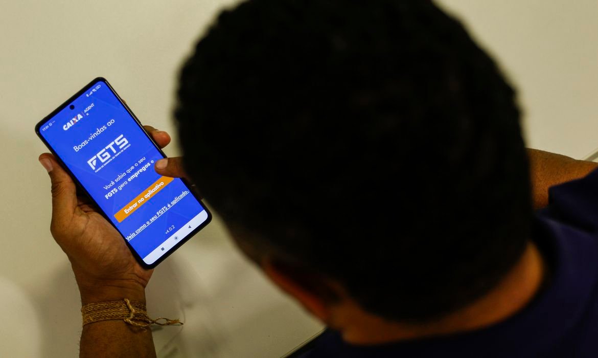 Desenrola 2.0 atrai 1,4 milhão de trabalhadores ao app do FGTS em seu primeiro dia
