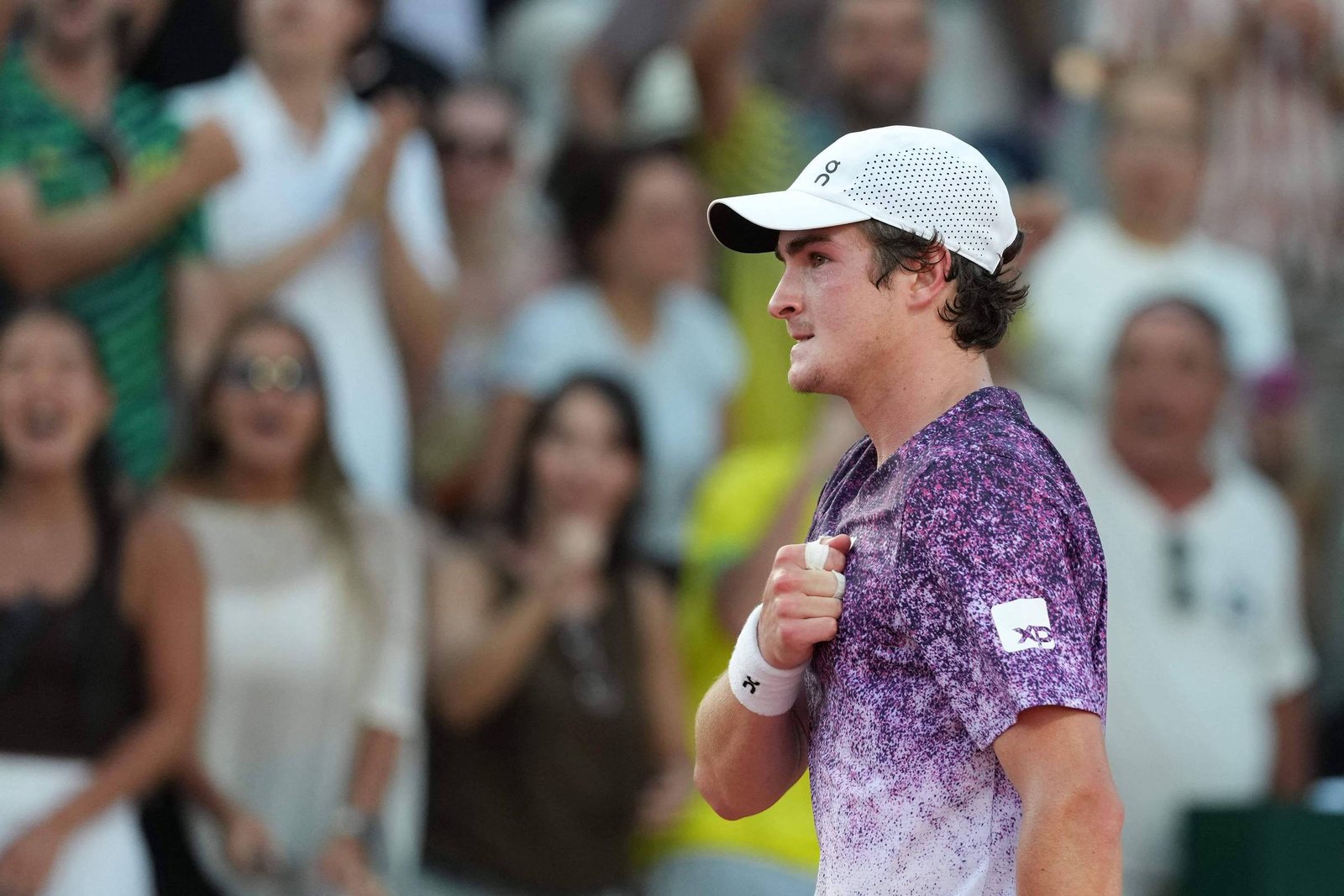 João Fonseca supera Dino Prizmic e avança à terceira rodada de Roland Garros