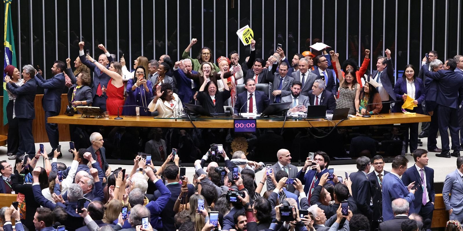 Câmara aprova PEC que extingue a escala 6x1 e garante mais descanso aos trabalhadores
