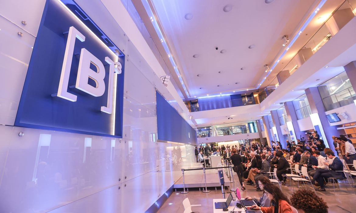 Consórcio 116 Sertões conquista leilão de concessão da Br-116/324 com desconto significativo