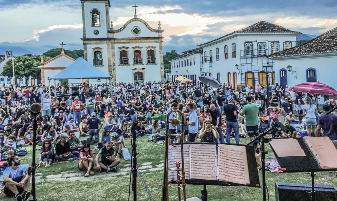 Festival de jazz e blues transforma Paraty em um grande palco musical