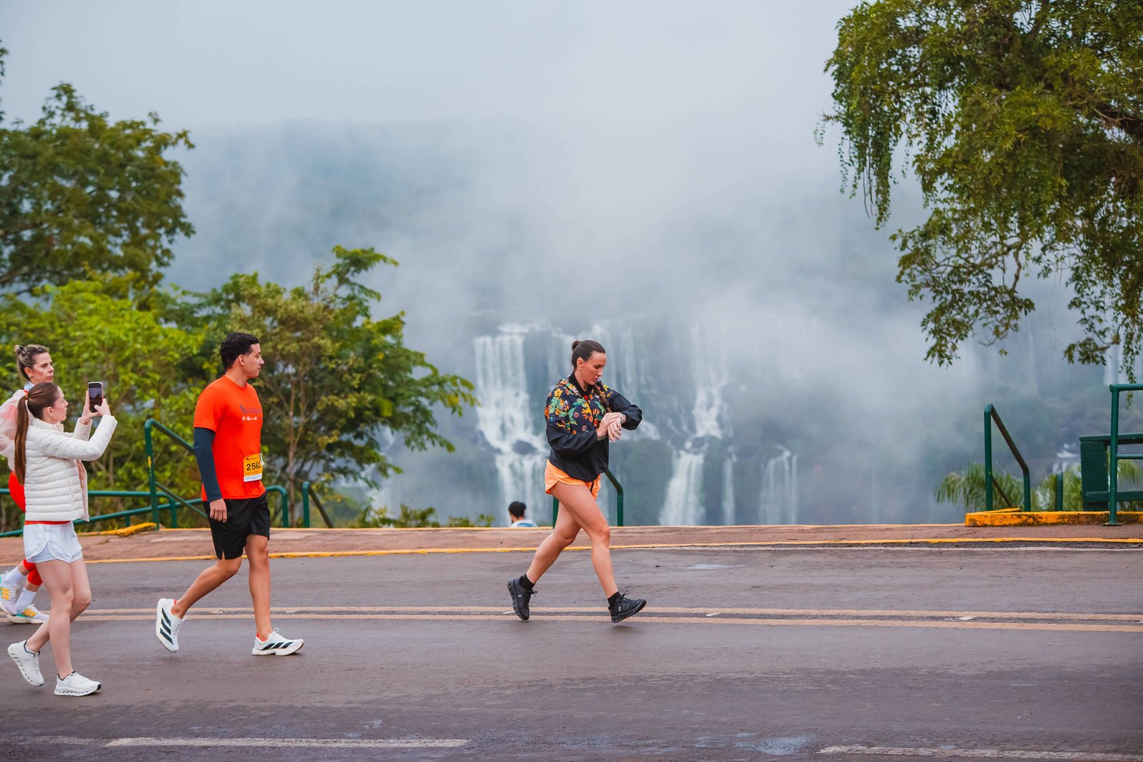 Meia-maratona nas cataratas do Iguaçu desafia atletas com 2 corridas em 2 dias
