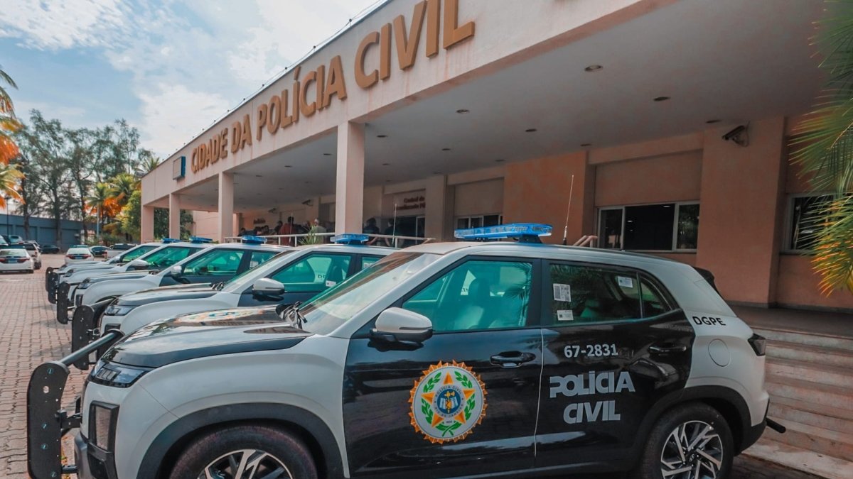 Polícia realiza operação e prende 20 pessoas por lavagem de dinheiro do Comando Vermelho