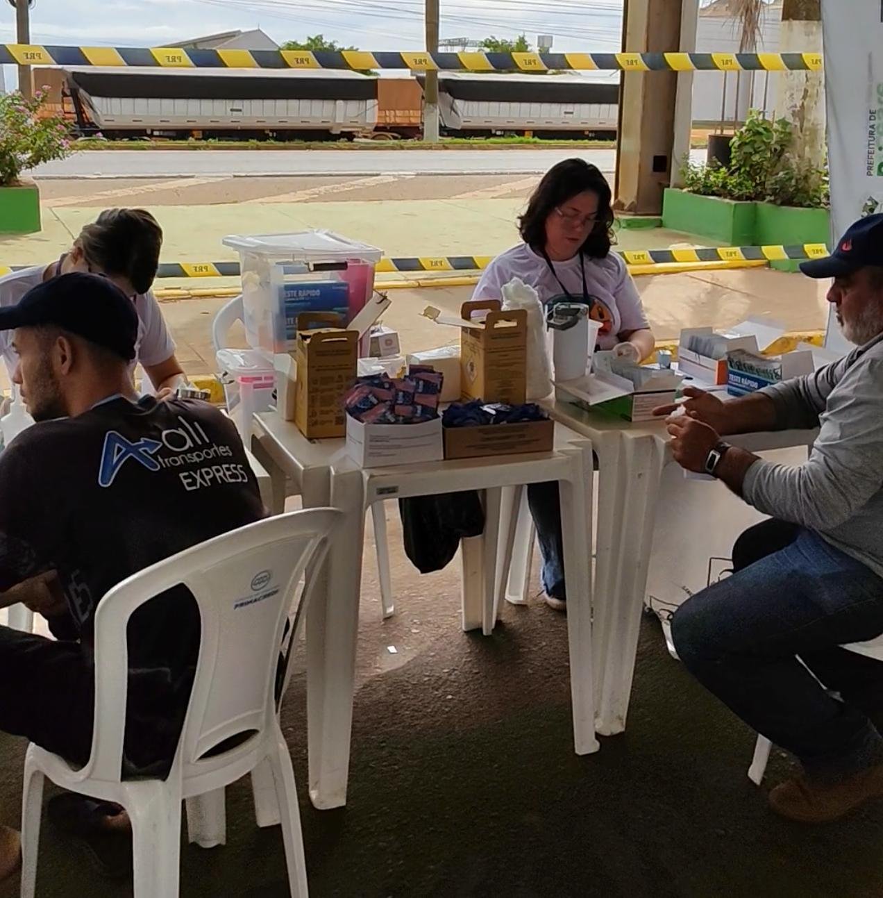 PRF promove Comando de Saúde em Primavera do Leste para caminhoneiros
