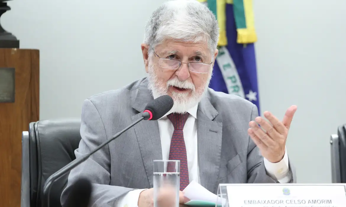 Celso Amorim critica classificação de narcotraficantes como terroristas