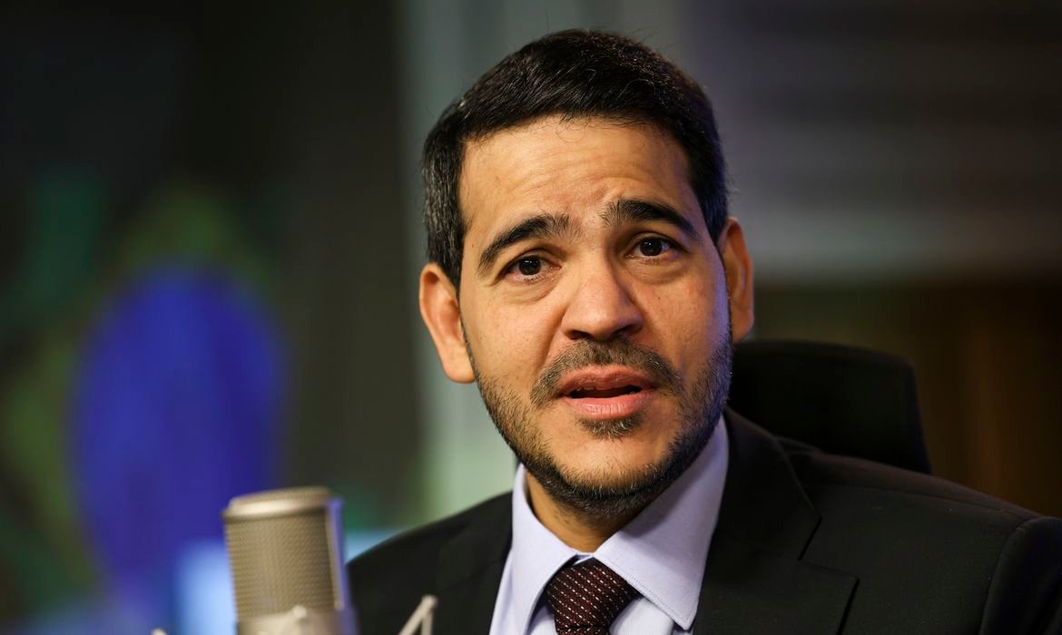 Lula anuncia nova indicação de Jorge Messias ao STF após rejeição anterior