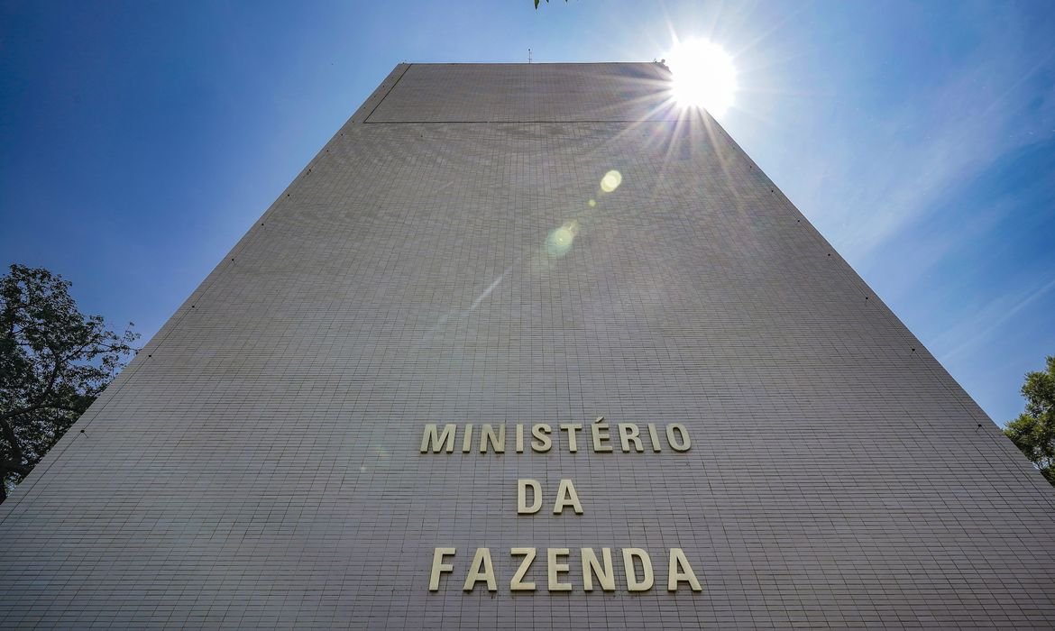 Cortes orçamentários de 2026 afetam Defesa e Cidades