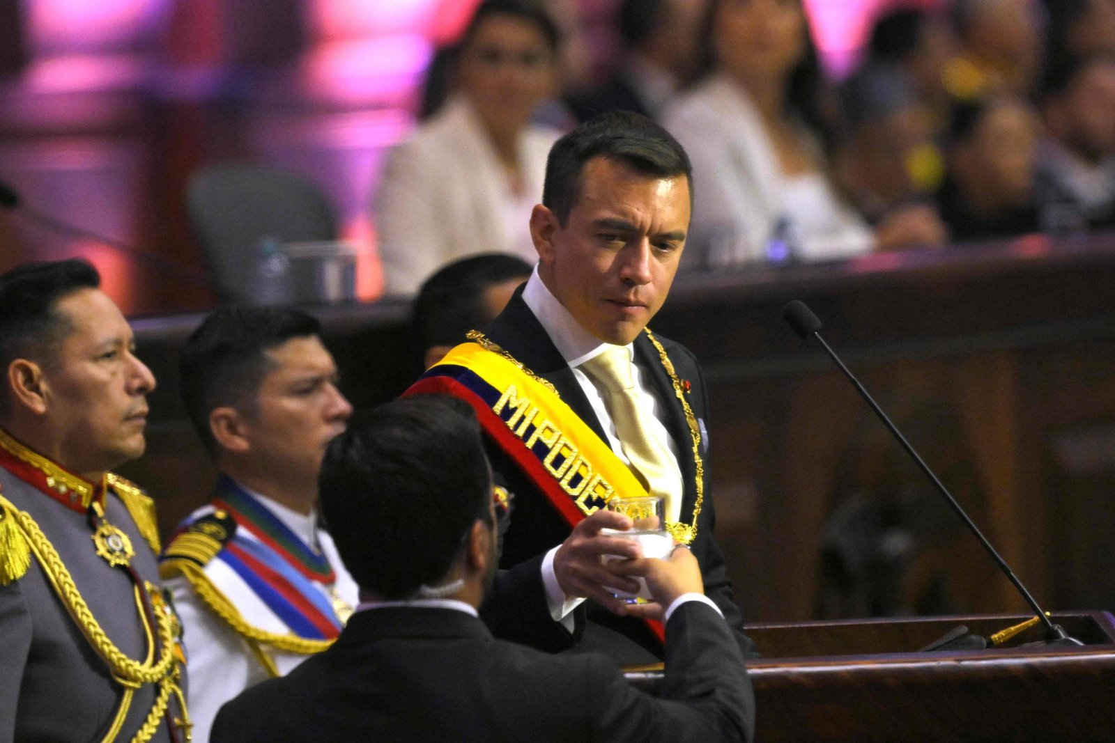 Colômbia denuncia Equador por interferência nas eleições presidenciais em meio a disputa tarifária