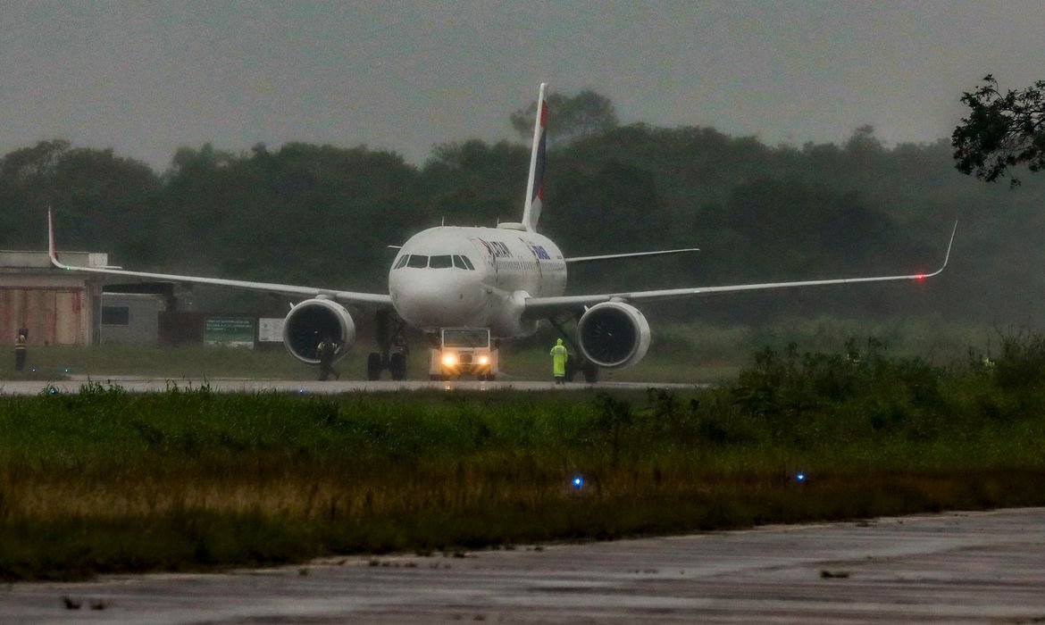 Governo prorroga benefícios fiscais para querosene de aviação e biodiesel