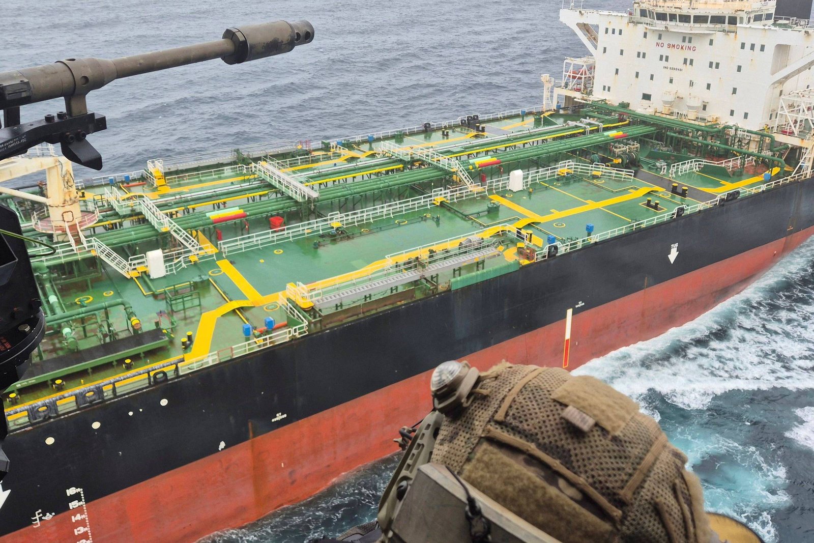 França intercepta petroleiro russo e Kremlin classifica ação como ilegal