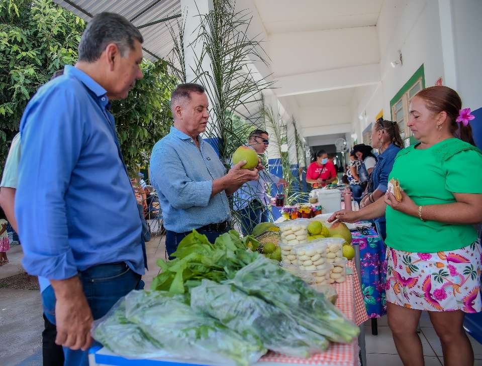 Eduardo Botelho reforça apoio à agricultura familiar em encontro em Poconé