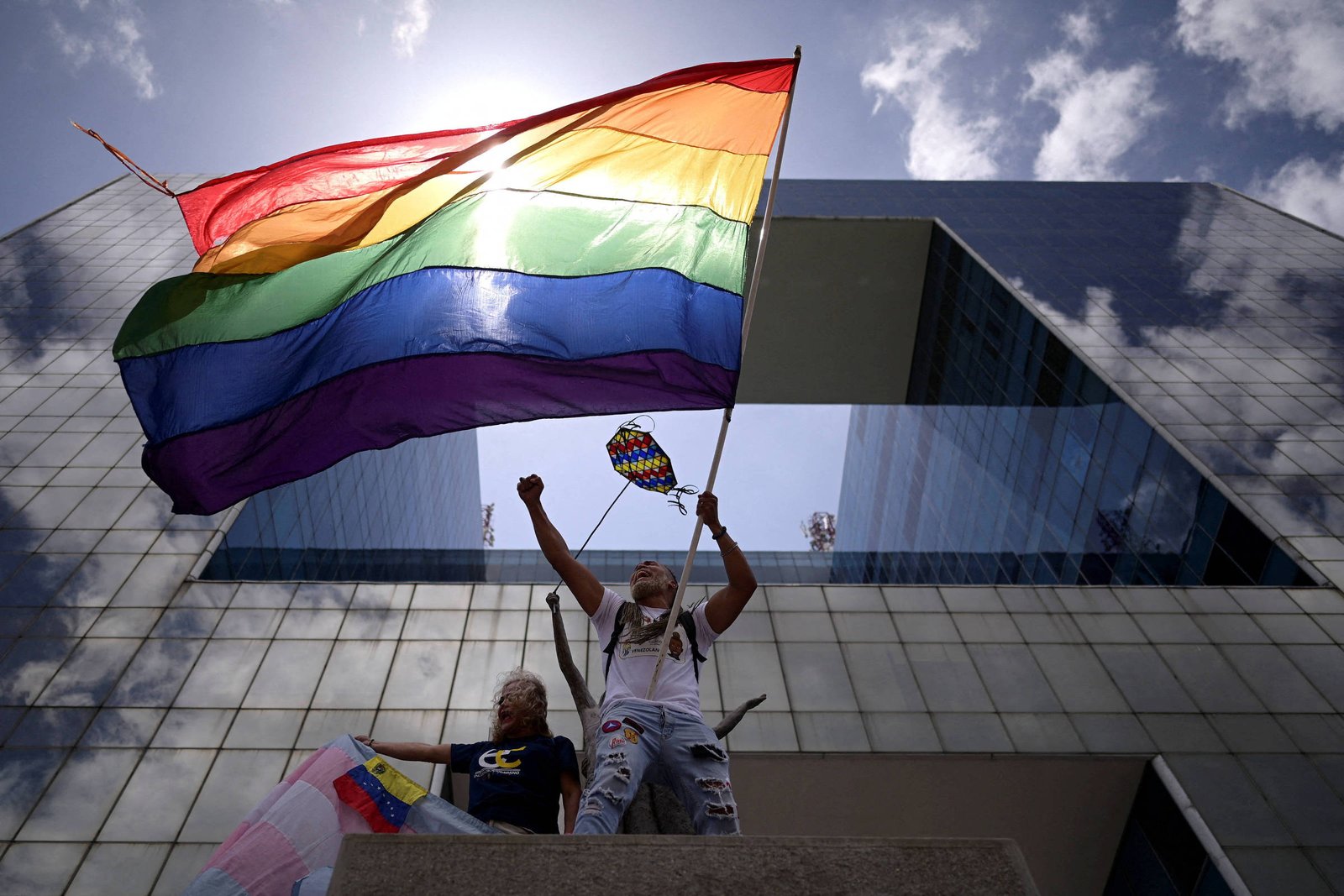 Venezuela investiga operação policial em bar Lgbtqia+ após detenções