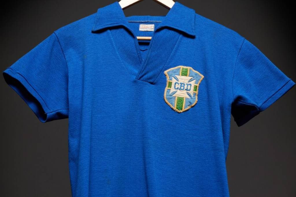 Camisa de Pelé na final de 1958 será leiloada em Nova York