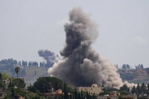 Israel intensifica ataques no Líbano um dia após Trump anunciar trégua