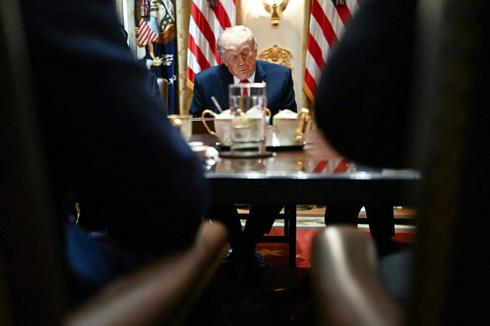 Governo Trump suspende fundo de US$ 1,8 bi após críticas de aliados