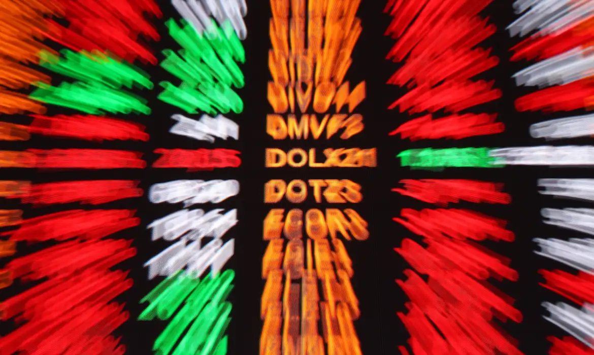 Bolsa brasileira sobe 1,16% e dólar recua para R$ 5, mesmo com tensões comerciais
