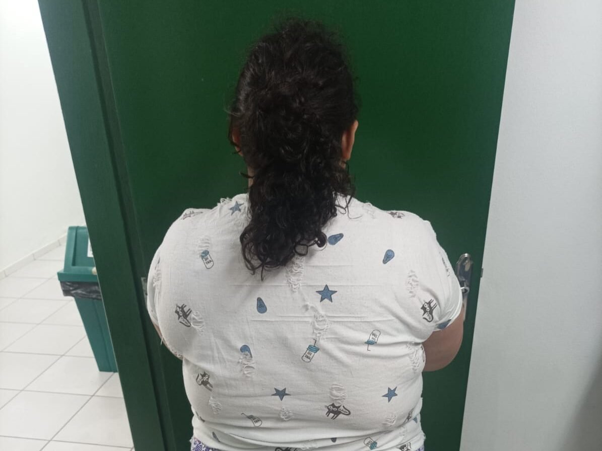 Mulher de 37 anos é presa após enganar família se passando por criança