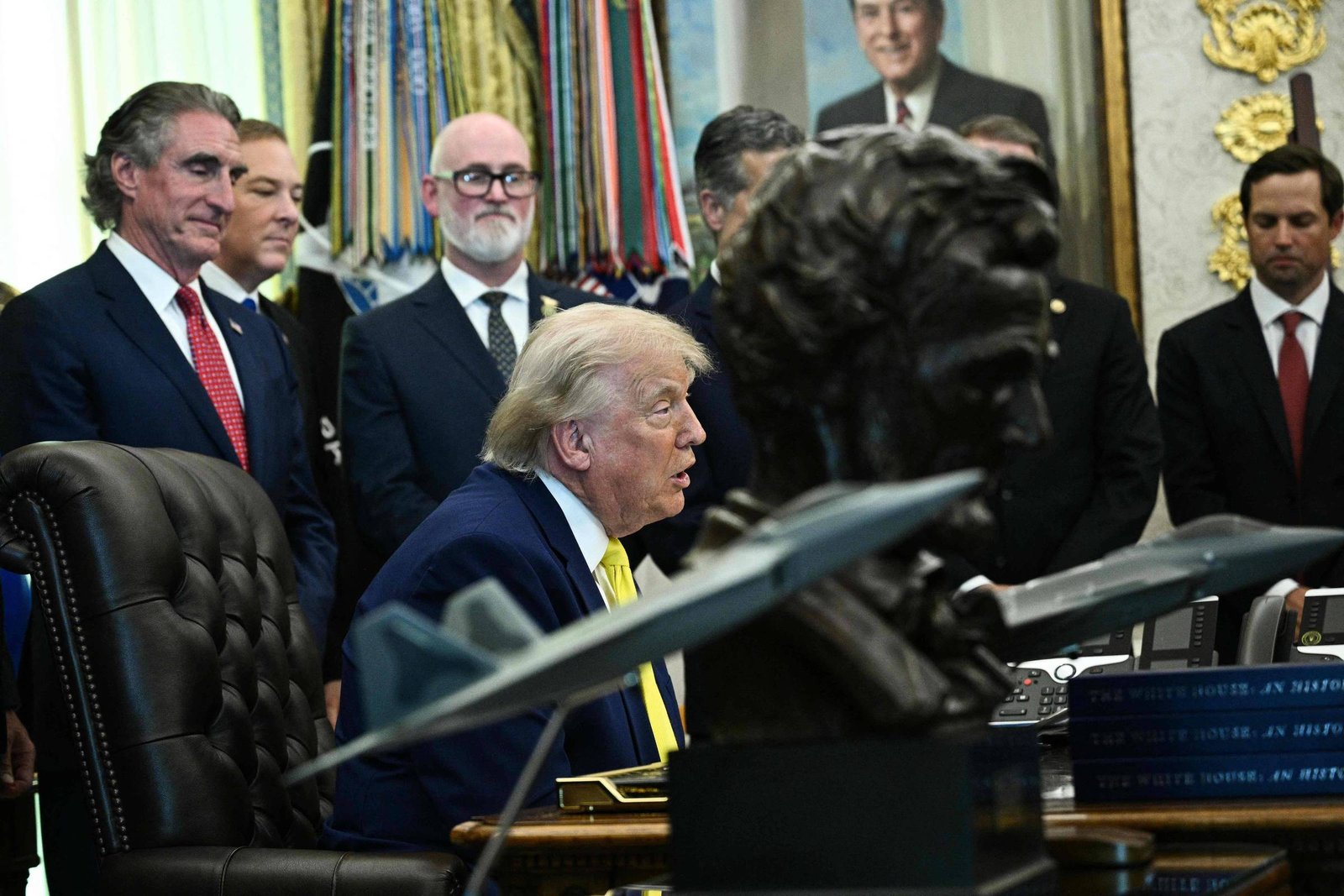 Trump transforma Casa Branca em um espetáculo de culto à personalidade