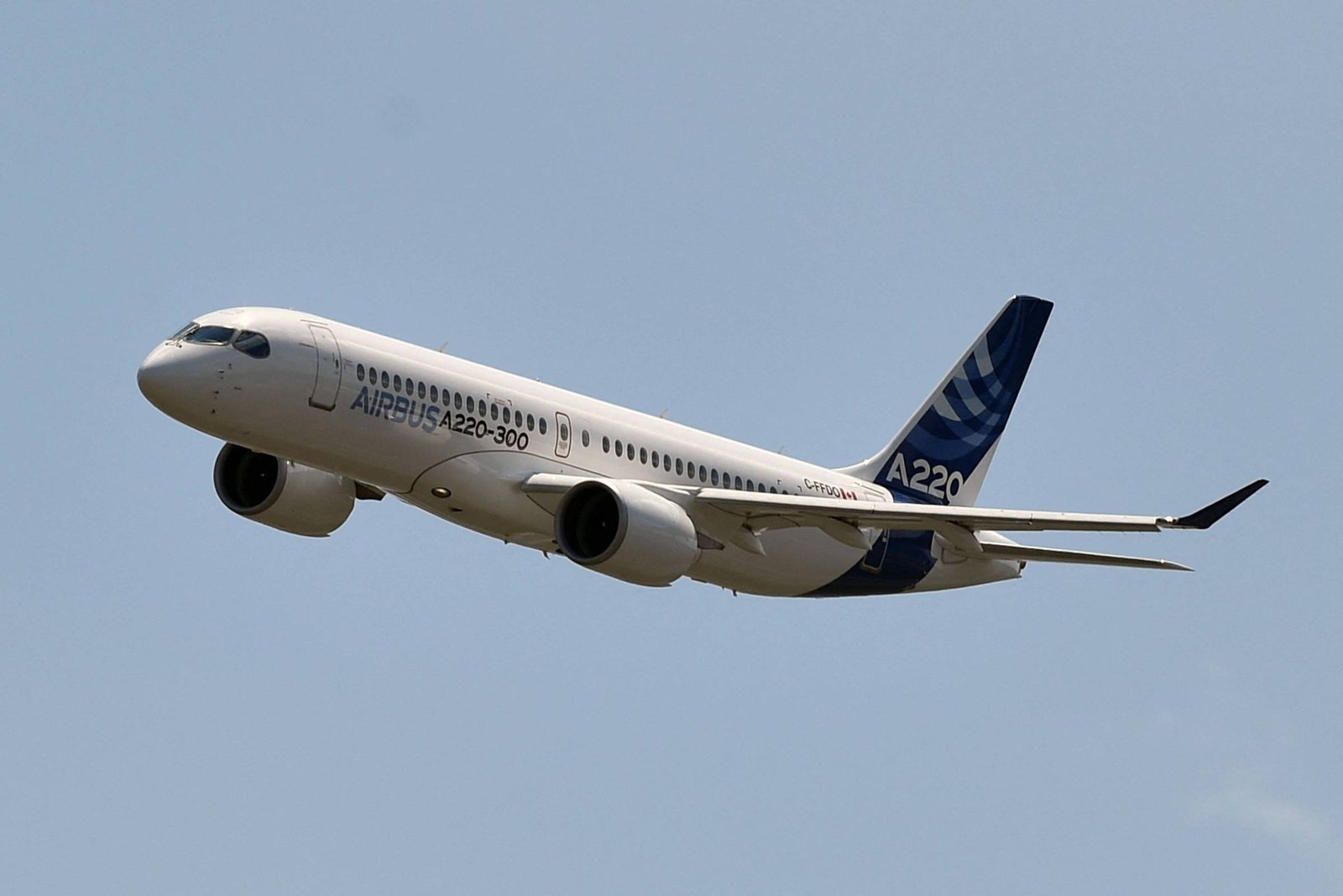 Airbus enfrenta dificuldades para lançar versão maior do a220, aponta agência
