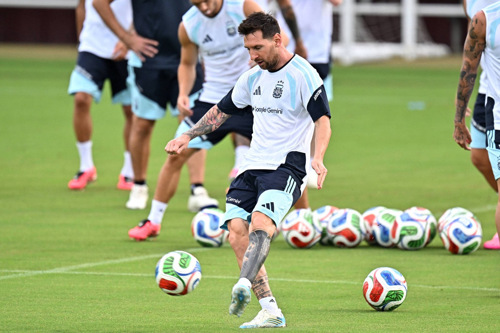 Messi se recupera e traz tranquilidade à Argentina, afirma Scaloni