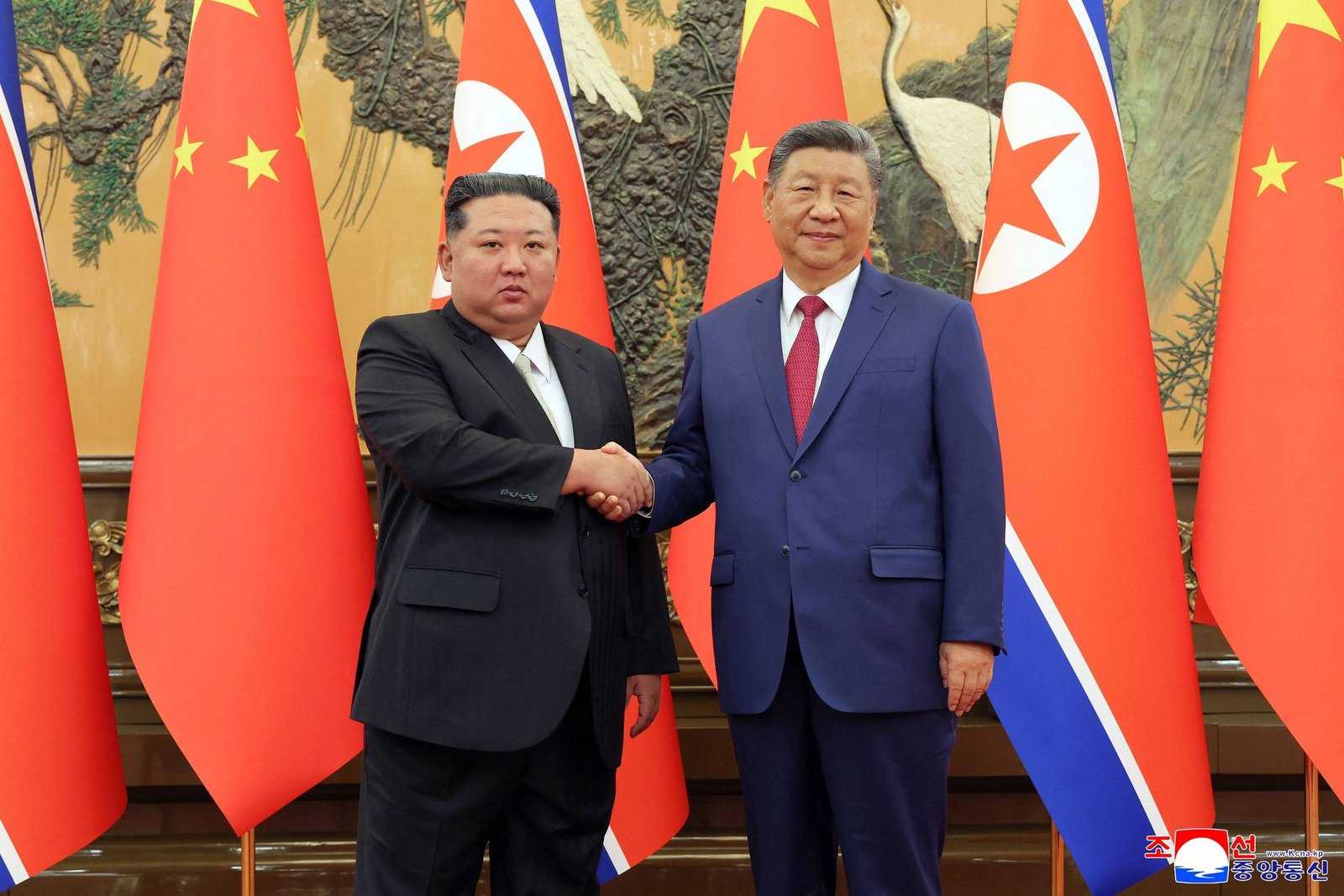 Xi Jinping visita Coreia do Norte em meio a laços mais estreitos com Moscou