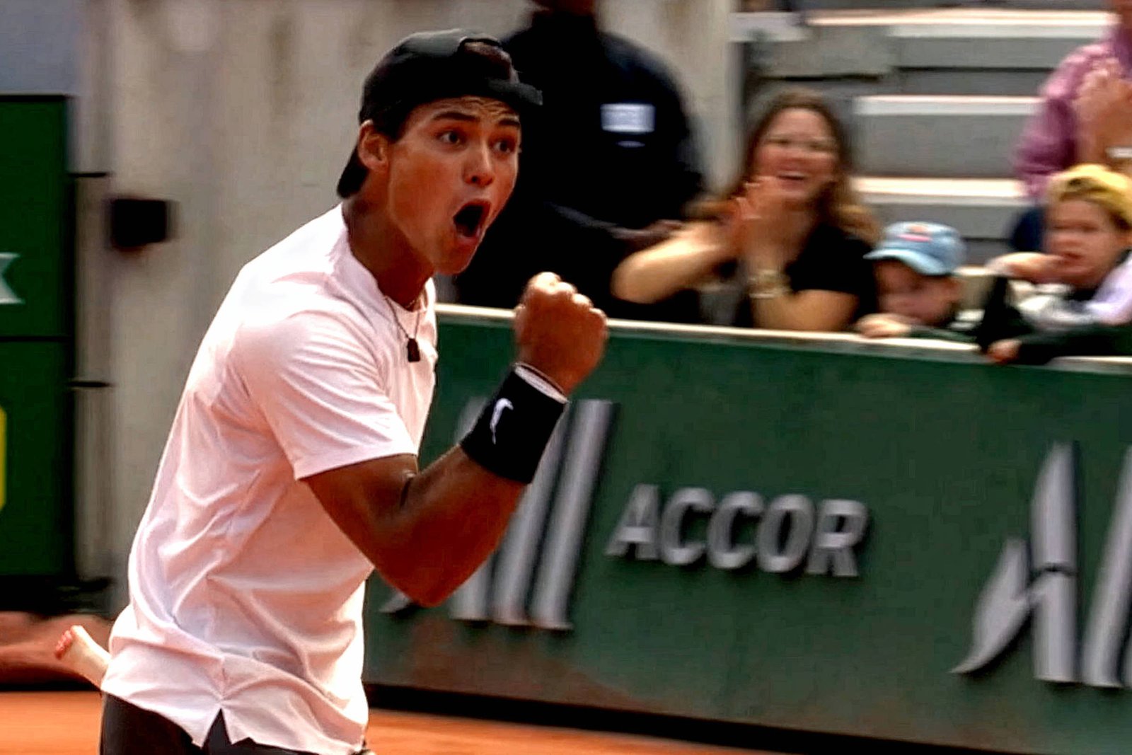 Guto Miguel, campeão juvenil de Roland Garros, sonha em voltar como profissional