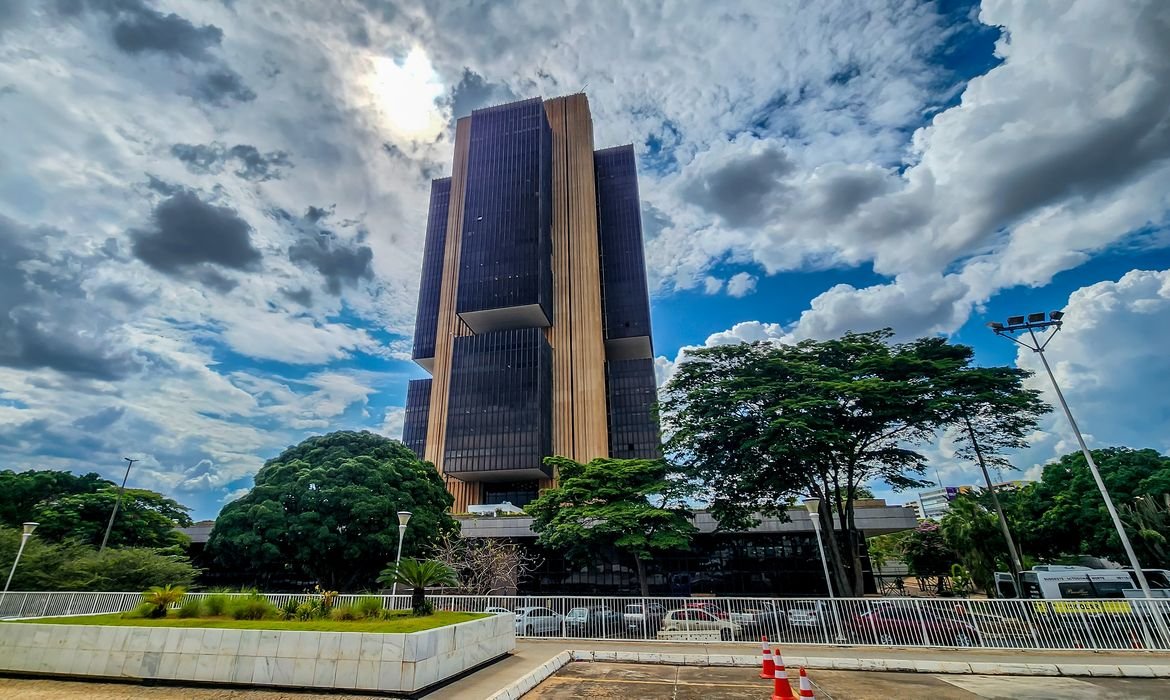 PEC no Senado pode facilitar influência do setor financeiro sobre o Banco Central, alertam economistas