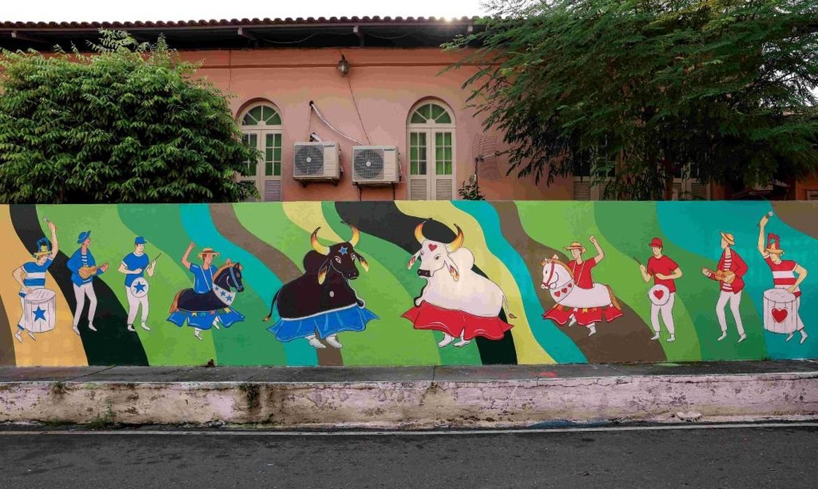 Parintins se prepara para o Festival com novos murais de arte urbana